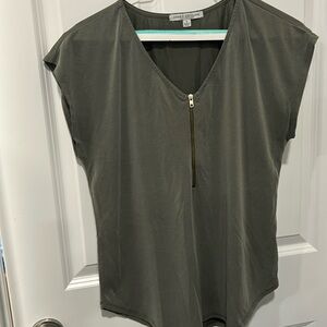 Green Envelope army green short sleeve blouse shirt with gold zipper size Small